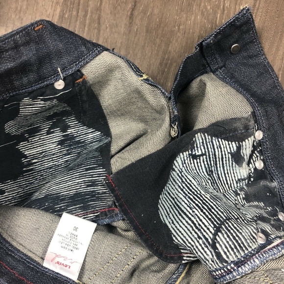 Levis Red Rare Denim Jeans Size 30 Measures 32x33 - Picture 6 of 8